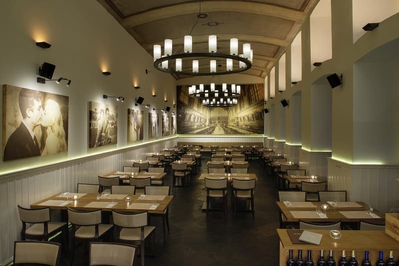 LA MIA Restaurant Interior